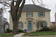 4335 E WILDWOOD AVE, a Colonial Revival/Georgian Revival house, built in Shorewood, Wisconsin in 1936.