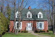 417 UNION ST, a Colonial Revival/Georgian Revival house, built in Stevens Point, Wisconsin in 1948.