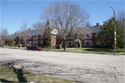 4400-4410 N WILSON DR, a Colonial Revival/Georgian Revival apartment/condominium, built in Shorewood, Wisconsin in 1949.