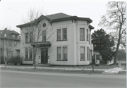 404 E COOK ST, a Italianate house, built in Portage, Wisconsin in 1883.