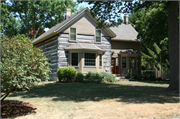 806 W GLEN OAKS LN, a Front Gabled house, built in Mequon, Wisconsin in 1840.