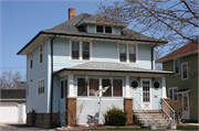 293 E 5TH ST 293 E 5TH ST, a American Foursquare house, built in Fond du Lac, Wisconsin in 1925.
