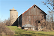 N3281 ROME OAK HILL RD, a Astylistic Utilitarian Building barn, built in Sullivan, Wisconsin in 1900.