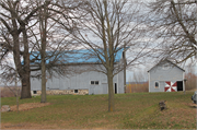 W1420 STATE HIGHWAY 59, a Astylistic Utilitarian Building barn, built in Palmyra, Wisconsin in .