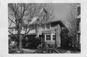 933 SPAIGHT ST, a Craftsman, built in Madison, Wisconsin in 1906.