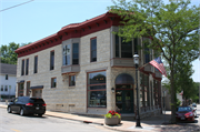 401 W MAIN ST, a Italianate small retail building, built in Waukesha, Wisconsin in 1900.