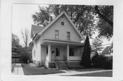2201 SOMMERS AVE, a Queen Anne duplex/two-flat, built in Madison, Wisconsin in 1912.