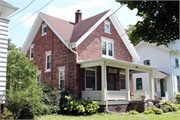905 S 7th St, a Cross Gabled house, built in Watertown, Wisconsin in 1915.