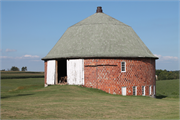 Cunningham, Bert and Mary, Round Barn, a Building.