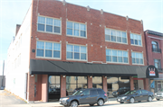 522 COLLEGE AV, a Commercial Vernacular large retail building, built in Racine, Wisconsin in 1926.