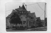 501 W WASHINGTON AVE, a Queen Anne duplex/two-flat, built in Madison, Wisconsin in 1896.
