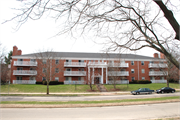 402 N EAU CLAIRE AVE, a Colonial Revival/Georgian Revival apartment/condominium, built in Madison, Wisconsin in 1985.