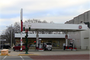 338 E WALWORTH AVE 338 E WALWORTH AVE, a Contemporary gas station/service station, built in Delavan, Wisconsin in 1992.