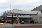 338 E WALWORTH AVE, a Contemporary gas station/service station, built in Delavan, Wisconsin in 1992.