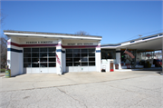 7575 N PORT WASHINGTON RD, a Contemporary gas station/service station, built in Glendale, Wisconsin in 1966.