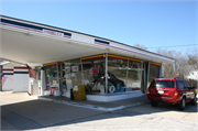 7575 N PORT WASHINGTON RD, a Contemporary gas station/service station, built in Glendale, Wisconsin in 1966.