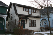 433 W PARK AVE, a Bungalow house, built in Waukesha, Wisconsin in 1915.
