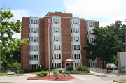 120 CORRINA BLVD, a Contemporary apartment/condominium, built in Waukesha, Wisconsin in 1973.