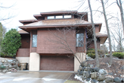 1 WAUSHARA CIR, a Contemporary house, built in Madison, Wisconsin in 1985.