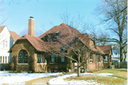 1902 N HI-MOUNT BLVD, a Arts and Crafts house, built in Milwaukee, Wisconsin in 1919.