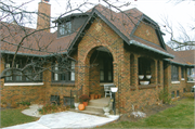 1902 N HI-MOUNT BLVD, a Arts and Crafts house, built in Milwaukee, Wisconsin in 1919.