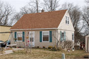 140 LEGION CT, a Colonial Revival/Georgian Revival house, built in Columbus, Wisconsin in 1948.