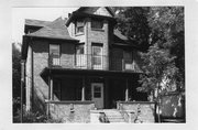 1622 JEFFERSON ST, a Queen Anne house, built in Madison, Wisconsin in 1900.