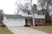 404 PARKVIEW DR, a Colonial Revival/Georgian Revival house, built in Columbus, Wisconsin in 1972.