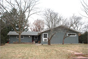 998 WARNER ST, a Ranch house, built in Columbus, Wisconsin in 1956.