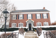 1613 UPPER PARKWAY S, a Colonial Revival/Georgian Revival house, built in Wauwatosa, Wisconsin in 1924.