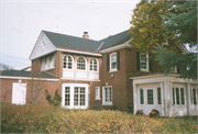 1613 UPPER PARKWAY S, a Colonial Revival/Georgian Revival house, built in Wauwatosa, Wisconsin in 1924.