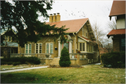 2010 N HI-MOUNT BLVD, a Bungalow house, built in Milwaukee, Wisconsin in 1920.