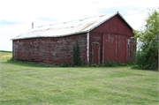 1313 TOPEL ST, a Astylistic Utilitarian Building corn crib, built in Lake Mills, Wisconsin in 1910.