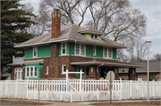 930 S 6TH ST, a Prairie School house, built in La Crosse, Wisconsin in 1917.