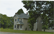 1002 S Sprecher Rd, a Queen Anne house, built in Madison, Wisconsin in 1900.