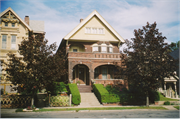 1874-1876 N WARREN AVE, a Craftsman duplex, built in Milwaukee, Wisconsin in 1904.