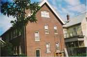 1874-1876 N WARREN AVE, a Craftsman duplex, built in Milwaukee, Wisconsin in 1904.