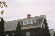 1874-1876 N WARREN AVE, a Craftsman duplex/two-flat, built in Milwaukee, Wisconsin in 1904.