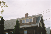 1874-1876 N WARREN AVE, a Craftsman duplex, built in Milwaukee, Wisconsin in 1904.