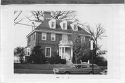 1040 SHERMAN AVE, a Colonial Revival/Georgian Revival house, built in Madison, Wisconsin in 1916.