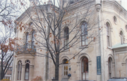 424 N PINCKNEY ST, a Romanesque Revival house, built in Madison, Wisconsin in 1857.