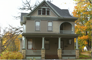 401 OAK ST, a Queen Anne house, built in Stoughton, Wisconsin in 1903.