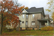 401 OAK ST, a Queen Anne house, built in Stoughton, Wisconsin in 1903.