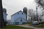 7461 Valley Rd, a Astylistic Utilitarian Building barn, built in Verona, Wisconsin in 1915.