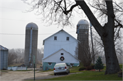 7461 Valley Rd, a Astylistic Utilitarian Building barn, built in Verona, Wisconsin in 1915.