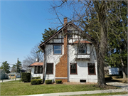 220 UNION ST, a Arts and Crafts house, built in Hartford, Wisconsin in 1915.