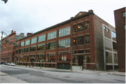 224 E CHICAGO ST, a Astylistic Utilitarian Building industrial bldg/manufacturing facility, built in Milwaukee, Wisconsin in 1917.