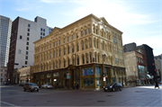 205 E WISCONSIN AVE, a Italianate large retail building, built in Milwaukee, Wisconsin in 1860.