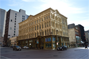 205 E WISCONSIN AVE, a Italianate retail building, built in Milwaukee, Wisconsin in 1860.