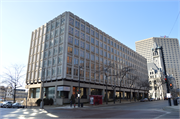 611 E WISCONSIN AVE, a Contemporary large office building, built in Milwaukee, Wisconsin in 1964.